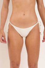 Carica l'immagine nel visualizzatore di Gallery, Gallery: Rio De Sol Slip Bottom Sand-Chantilly Lacinho