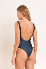 Carica l'immagine nel visualizzatore di Gallery, Model Back: Rio De Sol Intero Shark Zoe