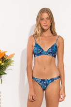 Carica l'immagine nel visualizzatore di Gallery, Model Front: Rio De Sol Reggiseno Top Reef Tri-Cos