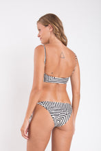 Carica l'immagine nel visualizzatore di Gallery, Model Back: Rio De Sol Completo Set Collage Bandeau-Reto Ibiza-Comfy