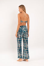 Carica l'immagine nel visualizzatore di Gallery, Model Back: Rio De Sol Pantaloni Da Spiaggia Azule Murana Pants