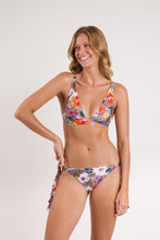 Carica l'immagine nel visualizzatore di Gallery, Model Front: Rio De Sol Reggiseno Top Garden-Flower Alba
