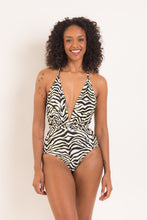 Carica l'immagine nel visualizzatore di Gallery, Model Front: Rio De Sol Intero Wild-Black New Vegas