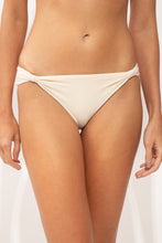 Carica l'immagine nel visualizzatore di Gallery, Gallery: Rio De Sol Slip Bottom Malibu-Natural Mel