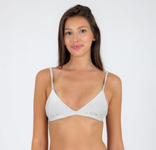 Carica l'immagine nel visualizzatore di Gallery, Model Front: Rio De Sol Reggiseno Top Shimmer-White Tri-Fixo
