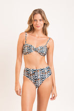 Carica l'immagine nel visualizzatore di Gallery, Model Front: Rio De Sol Completo Set Ikat Twist Hotpants