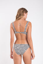 Carica l'immagine nel visualizzatore di Gallery, Model Back: Rio De Sol Slip Bottom Collage Essential-Comfy