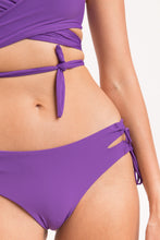 Carica l'immagine nel visualizzatore di Gallery, Image 11: Rio De Sol Slip Bottom Amuleto Madrid