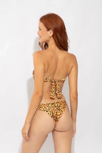 Carica l'immagine nel visualizzatore di Gallery, Model Back: Rio De Sol Slip Bottom Yellow-Feline Essential
