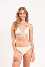 Carica l'immagine nel visualizzatore di Gallery, Model Front: Rio De Sol Slip Bottom Touch-Natural Essential-Comfy