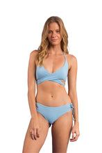 Carica l'immagine nel visualizzatore di Gallery, Model Front: Rio De Sol Reggiseno Top Dots-Sky Kate