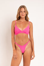 Carica l'immagine nel visualizzatore di Gallery, Model Front: Rio De Sol Reggiseno Top Mtx-Ultrapink Paola