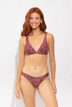 Carica l'immagine nel visualizzatore di Gallery, Model Front: Rio De Sol Slip Bottom Coral-Feline Essential-Comfy