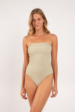 Carica l'immagine nel visualizzatore di Gallery, Model Front: Rio De Sol Intero Brisa-Pistache Tube-Op