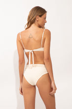 Carica l'immagine nel visualizzatore di Gallery, Model Back: Rio De Sol Reggiseno Top Malibu-Natural Zaya