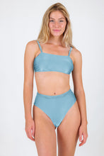 Carica l'immagine nel visualizzatore di Gallery, Model Front: Rio De Sol Completo Set Mirante Bandeau-Reto Hotpants