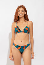 Carica l'immagine nel visualizzatore di Gallery, Model Front: Rio De Sol Slip Bottom Luma Essential-Comfy