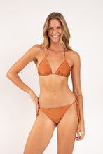 Carica l'immagine nel visualizzatore di Gallery, Model Front: Rio De Sol Completo Set Shimmer-Nocciola Frufru