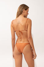 Carica l'immagine nel visualizzatore di Gallery, Model Back: Rio De Sol Reggiseno Top Shimmer-Nocciola Lia-Noa