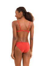 Carica l'immagine nel visualizzatore di Gallery, Model Back: Rio De Sol Slip Bottom Malibu-Chili Essential-Comfy