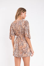 Carica l'immagine nel visualizzatore di Gallery, Model Back: Rio De Sol Mini Dress Leopard Mini Dress