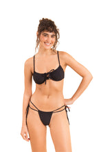 Carica l'immagine nel visualizzatore di Gallery, Model Front: Rio De Sol Reggiseno Top Dots-Black Balconet-Tie