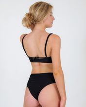 Carica l'immagine nel visualizzatore di Gallery, Image 06: Rio De Sol Completo Set Shimmer-Black Bandeau-Reto Hotpants