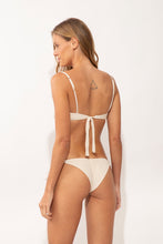 Carica l'immagine nel visualizzatore di Gallery, Model Back: Rio De Sol Slip Bottom Malibu-Natural Cheeky-Tie