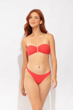Carica l'immagine nel visualizzatore di Gallery, Model Front: Rio De Sol Slip Bottom Cali-Flamingo Leblon