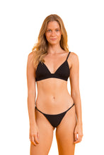 Carica l'immagine nel visualizzatore di Gallery, Model Front: Rio De Sol Completo Set Bora-Black Tri-Cos Cheeky-Fixa