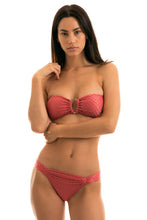 Carica l'immagine nel visualizzatore di Gallery, Model Front: Rio De Sol Slip Bottom Kiwanda Madras Bandeau