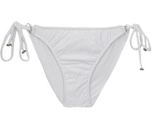 Carica l'immagine nel visualizzatore di Gallery, Model Front: Rio De Sol Slip Bottom Cloque Branco New Comfort
