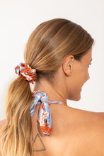 Carica l'immagine nel visualizzatore di Gallery, Model Front: Rio De Sol Accessori Per Capelli Olyra Scrunchie