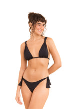 Carica l'immagine nel visualizzatore di Gallery, Model Front: Rio De Sol Slip Bottom Dots-Black Italy