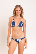 Carica l'immagine nel visualizzatore di Gallery, Model Front: Rio De Sol Slip Bottom Pottery Mel