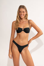 Carica l'immagine nel visualizzatore di Gallery, Model Front: Rio De Sol Slip Bottom Malibu-Black Nara