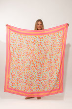 Carica l'immagine nel visualizzatore di Gallery, Model Front: Rio De Sol Pareo Ditsy-Sky Canga