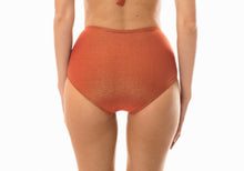 Carica l'immagine nel visualizzatore di Gallery, Model Back: Rio De Sol Slip Calcinha Radiante Canela Hot Pant