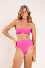 Carica l'immagine nel visualizzatore di Gallery, Model Front: Rio De Sol Slip Bottom Fluity-Amor Hotpants