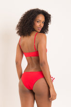 Carica l'immagine nel visualizzatore di Gallery, Model Back: Rio De Sol Slip Bottom Rouge Madrid