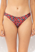 Carica l'immagine nel visualizzatore di Gallery, Gallery: Rio De Sol Slip Bottom Coral-Feline Essential-Comfy