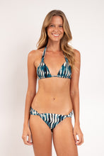 Carica l'immagine nel visualizzatore di Gallery, Model Front: Rio De Sol Slip Bottom Azule Mel