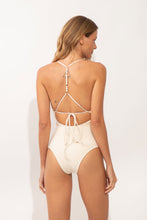 Carica l'immagine nel visualizzatore di Gallery, Model Back: Rio De Sol Intero Malibu-Natural Alani-Op