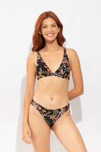 Carica l'immagine nel visualizzatore di Gallery, Model Front: Rio De Sol Slip Bottom Flora Essential-Comfy