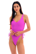 Carica l'immagine nel visualizzatore di Gallery, Model Front: Rio De Sol Intero St-Tpz Pink Zoe