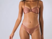 Carica e avvia il video nel visualizzatore di galleria, Video: Rio De Sol Completo Set Shimmer-Copper Bandeau-Joy Essential
