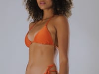 Carica e avvia il video nel visualizzatore di galleria, Video: Rio De Sol Slip Bottom Shimmer-Paprica Cheeky-Tie