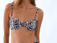Carica e avvia il video nel visualizzatore di galleria, Video: Rio De Sol Completo Set Ikat Twist Hotpants