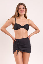 Carica l'immagine nel visualizzatore di Gallery, Model Front: Rio De Sol Gonna Da Spiaggia Black Mini Skirt Ruched