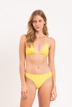 Carica l'immagine nel visualizzatore di Gallery, Model Front: Rio De Sol Slip Bottom Amarelo Essential-Comfy